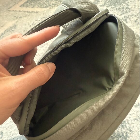 Brevitē The Jumper Regular Camera Backpack in Pine Green - Picture 3 of 7